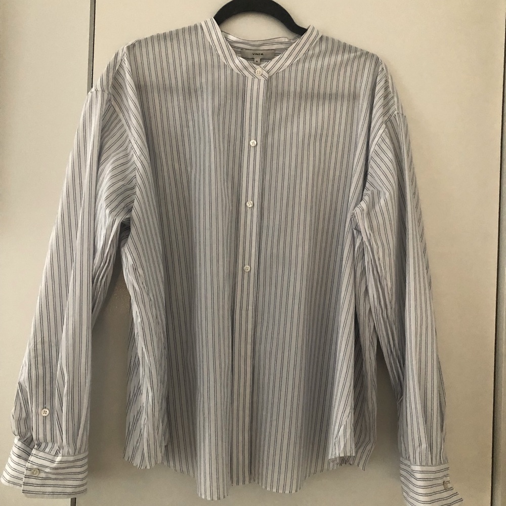 NWT Vince button down shirt with pleated back. Size XL